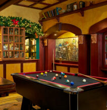 christmastime-scruffys-bar-killarney-towers-hotel