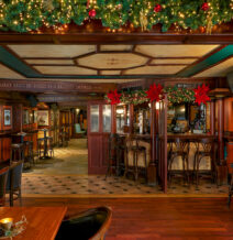 irish-pub-christmas-scruffys-killarney-towers-hotel