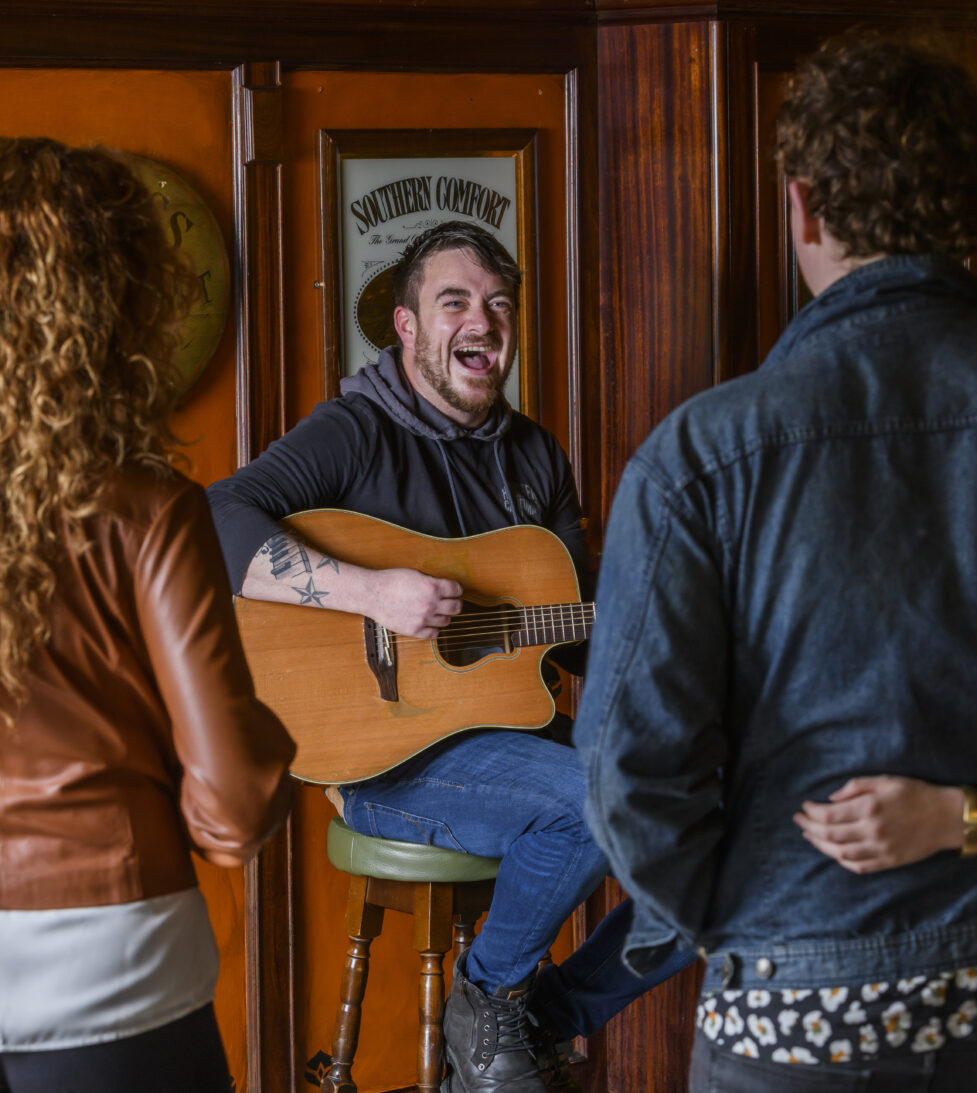 live-music-bar-killarney-towers-hotel