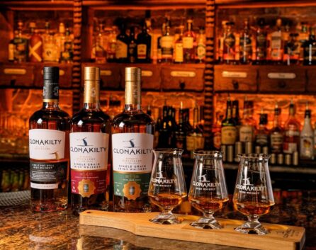 Cosy hotel bar with premium spirits, inviting ambience; enjoy exclusive whiskey tasting experience.